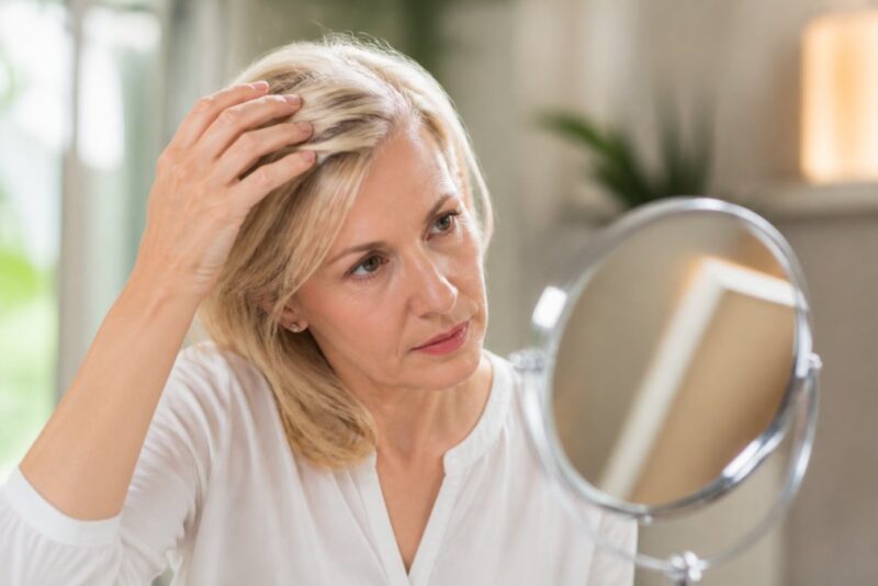 Capelli fini dopo i 40 anni: gestione pratica e styling